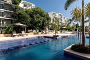 Modern Condo, Great Pool, Beach 5 mins