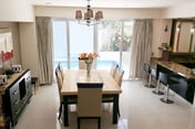 Modern Romantic Poolside Stay, Beach 10min Drive