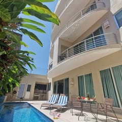 Newly Remodeled, Private Balconies, Pool and BBQ