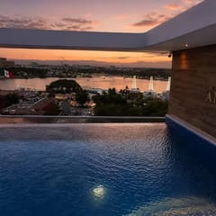 Ocean View 2BD & Pool, Great Location