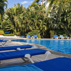 Tropical Stylish Condo just 20 min walk to beach