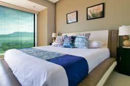 Beachfront Bliss, Gorgeous Pools in Peninsula bldg - Image 4