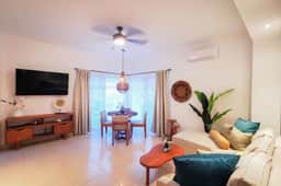Favorite Location! Walk to beach & Romantic Zone - Image 4