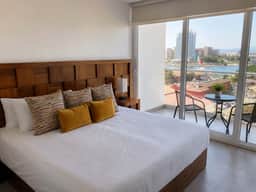 Stay Near the Beach & Everything You Need - Image 4