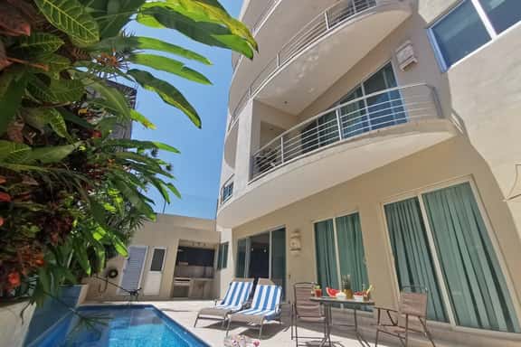 Newly Remodeled, Private Balconies, Pool and BBQ - Image 1