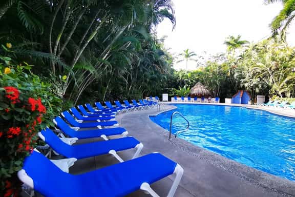 Tropical Lush Gardens, Great Pools & Location - Image 1