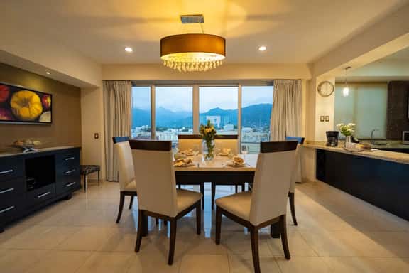 Mountain view Penthouse: Pool, Private balcony - Imagen 1
