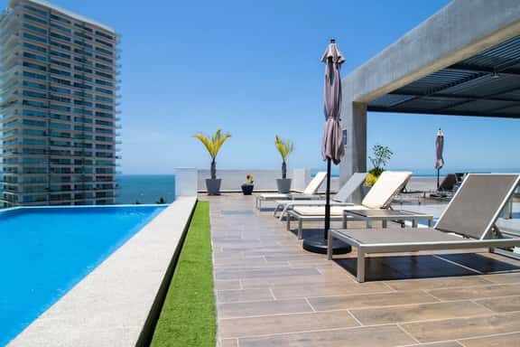 Walk to Beach | Rooftop Pool & Jacuzzi - Image 1