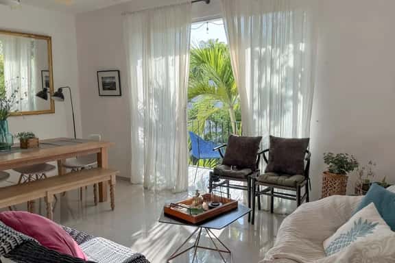 Bright Tropical Stay | Near Beach & Hotel Zone - Image 1