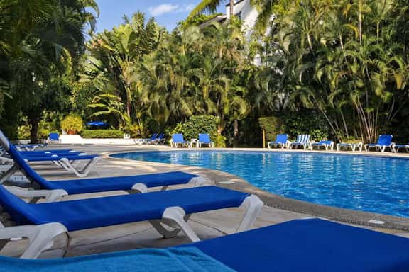 Tropical Stylish Condo just 20 min walk to beach - Image 1