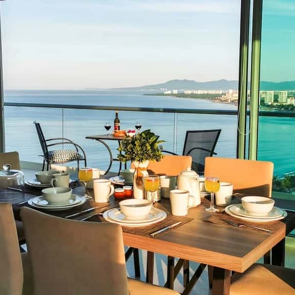 Beachfront Bliss, Gorgeous Pools in Peninsula bldg - Image 1