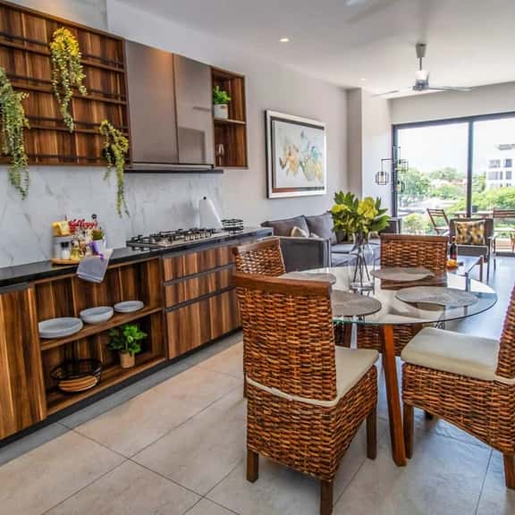 Mountainview Balcony, Near Dining & Beach - Image 1