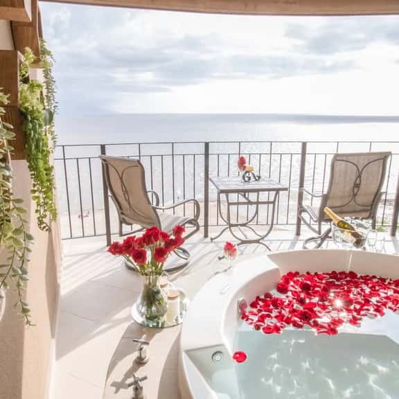 Grand Venetian Oceanview Spa Tub, Pools, Gym. Best location in town! - Image 1