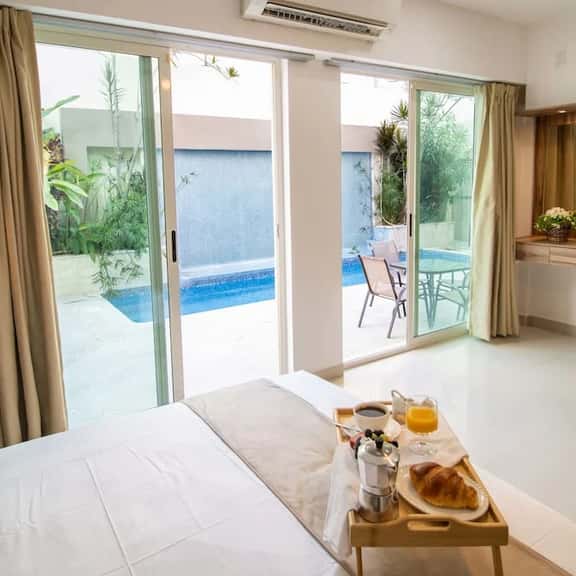Chic Poolview Studio, Kitchen, Pet Friendly! - Image 1