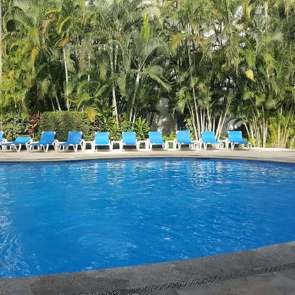 Tropical Vibe & Pools, Great Location Near Beach - Image 1