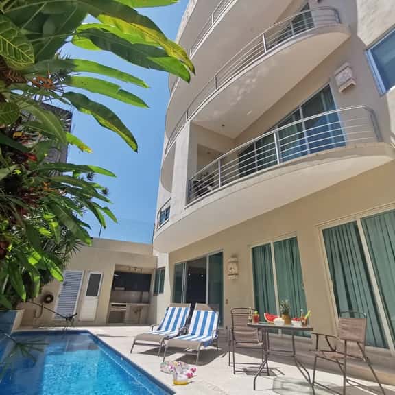 Newly Remodeled, Private Balconies, Pool and BBQ - Image 1