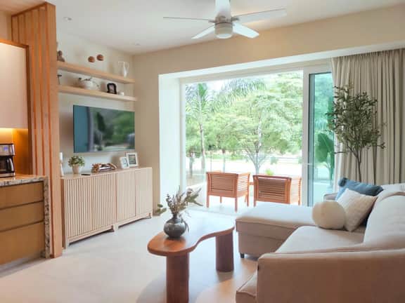 Breathtaking Beach Front Condo, Moutain View Apt - Image 3