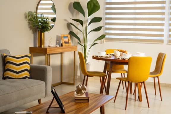 Cheerful Condo, Mountainview Roof and Lounge - Image 4