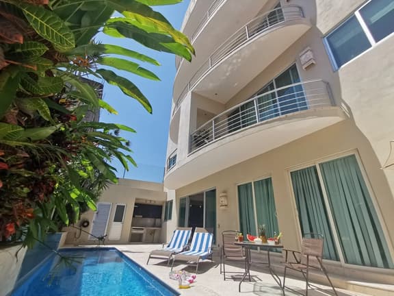 Newly Remodeled, Private Balconies, Pool and BBQ - Image 1