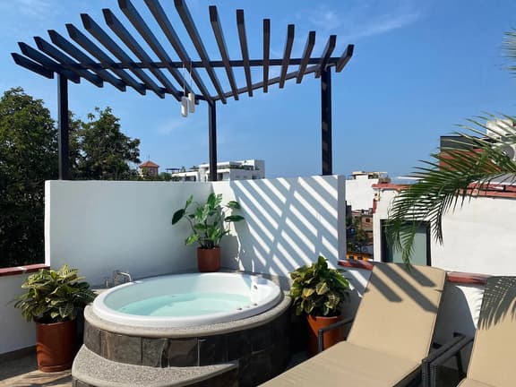 Rooftop Spa Tub, Lounge Chairs, BBQ, Views - Image 1
