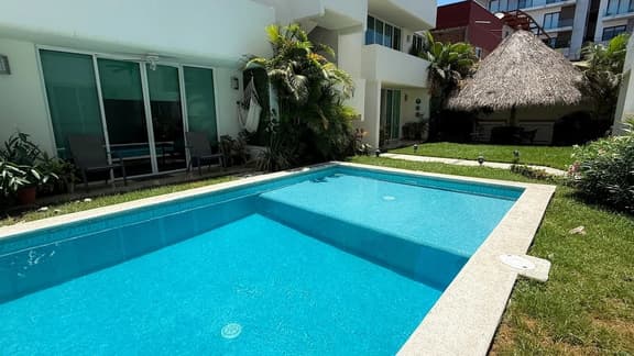 3rd Floor Escape | Pool, Cafés & Foodie Spots - Image 1